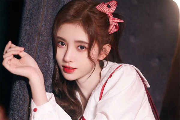 鞠婧祎polo穿搭